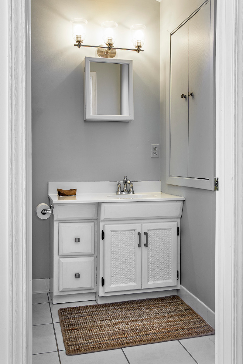 6 Linden Studio Bathroom